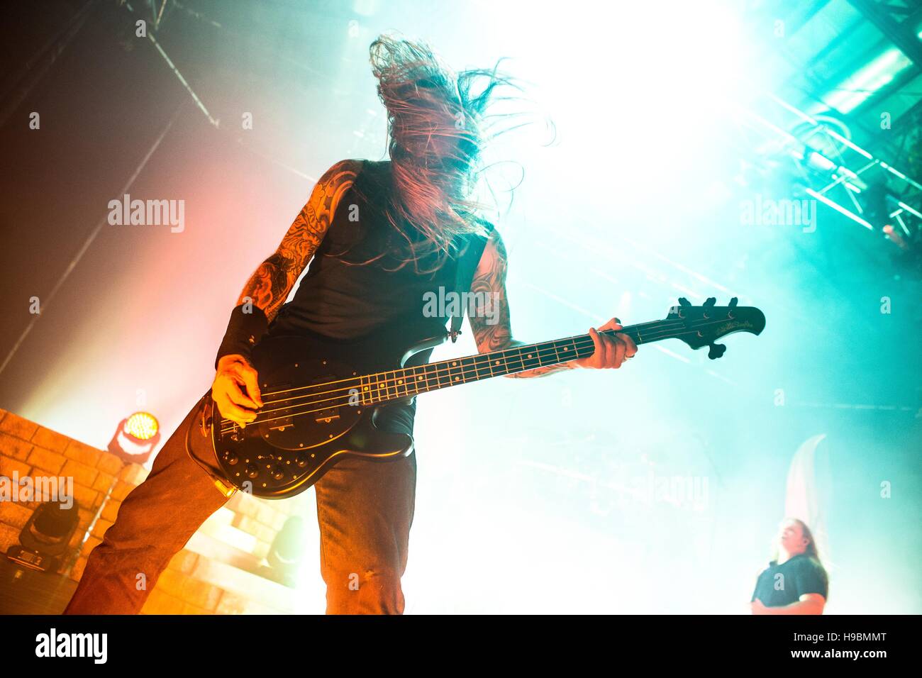 Mailand, Italien. 21. November 2016. Amon Amarth auf der Bühne während ihrer Show auf Alcatraz in Mailand, Italien: Mairo Cinquetti/Alamy Live News Stockfoto