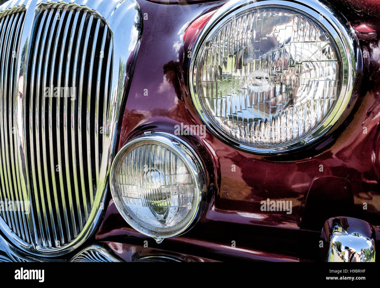 Detail der Vorderseite des roten Jaguar Mark 2 Stockfoto