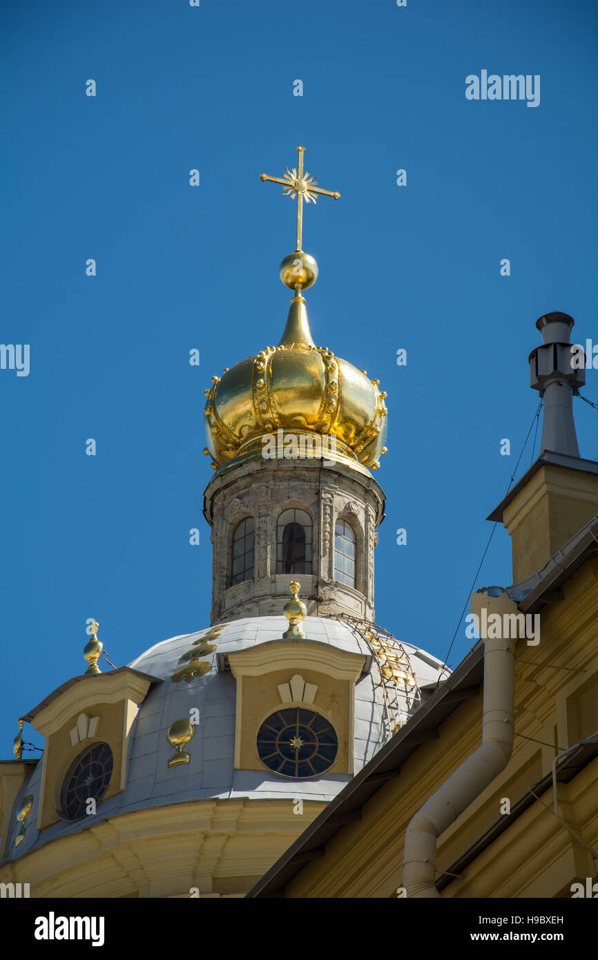 ST. PETERSBURG, Russland - 11. Juli 2016: Kuppel des Peter and Paul Cathedral, St. Petersburg, Russland Stockfoto