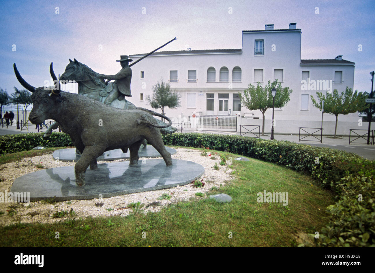 Frankreich, Camargue, Saintes Maries De La Mer, Denkmal der Guardian auf Camargue-Pferd und Stier Stockfoto