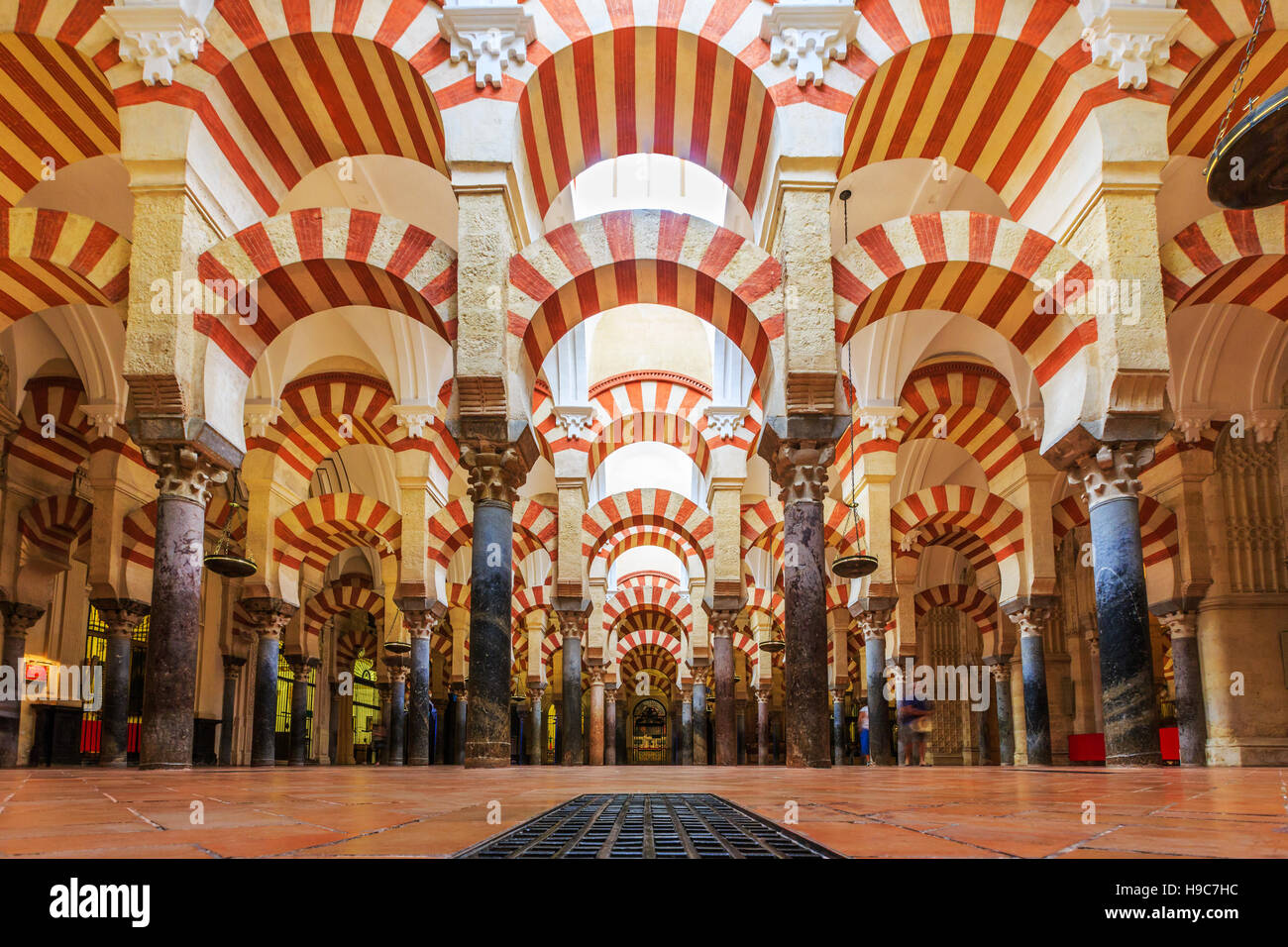 Córdoba, Spanien. Innenansicht der Kathedrale La Mezquita. Innerhalb einer ehemaligen Moschee errichtet. Stockfoto