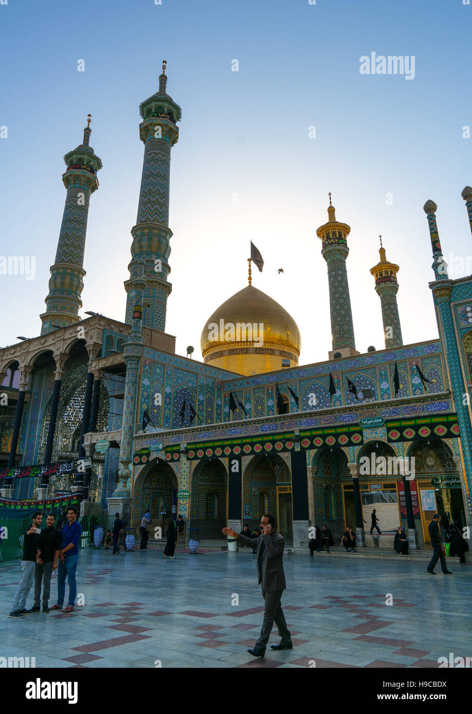 Die goldene Kuppel der Fatima al-Masumeh Schrein, zentrale Grafschaft, Qom, Iran Stockfoto
