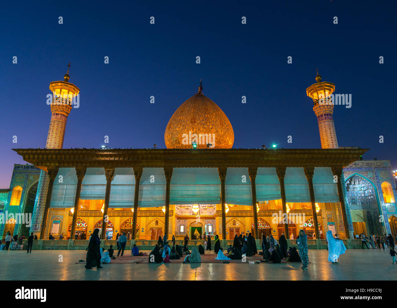 Mausoleum von Shah-e-Hotel bei Sonnenuntergang, Fars Provinz, Shiraz, Iran Stockfoto