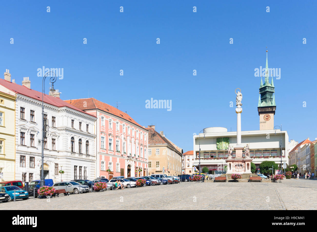 Znojmo (Znaim): Masarykovo Namesti (Masaryk-Platz), die Pestsäule, Rathausturm, Jihomoravsky, Südmähren, Süd-Mähren, Tschechische Stockfoto