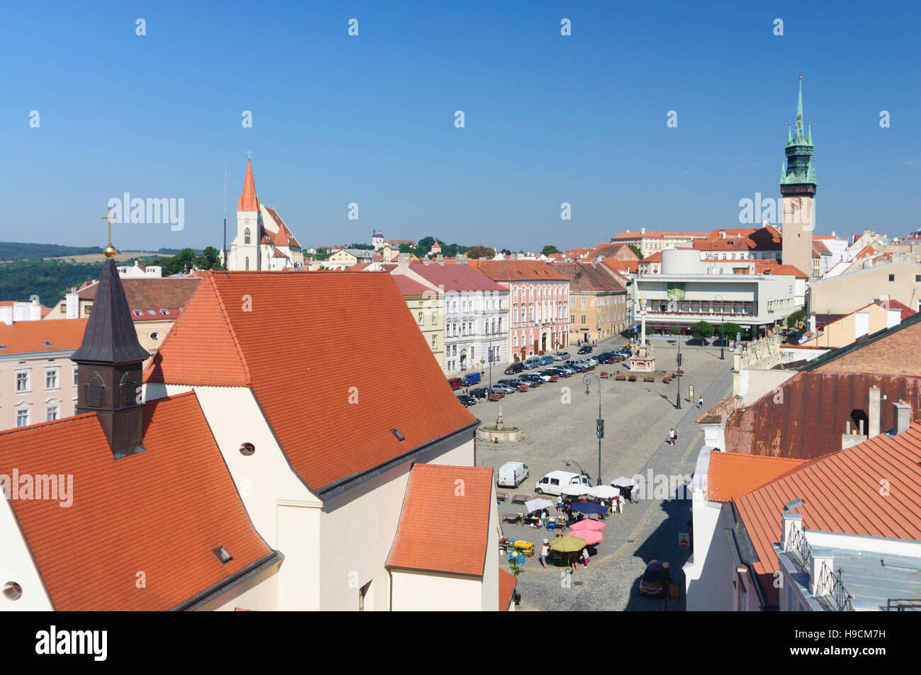 Znojmo (Znaim): Blick von der Wolf-Turm zum Masarykovo Namesti (Masaryk-Platz) und das Rathaus Turm, Jihomoravsky, Südmähren, Süd-Mähren, Stockfoto