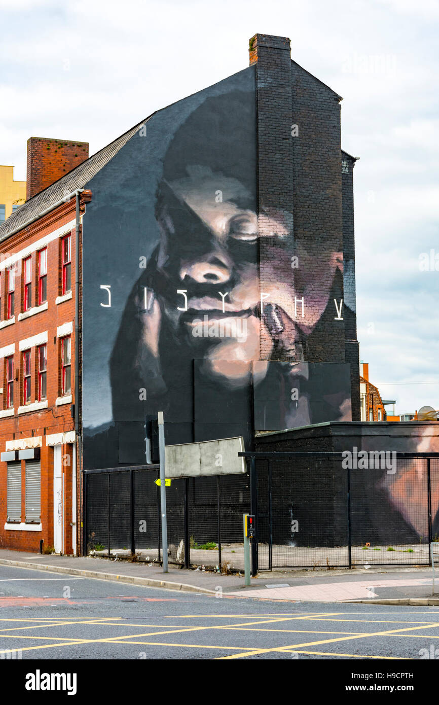 Wandbild "Sisyphos" von Axel Void, Addington Street, Northern Quarter, Manchester, UK Stockfoto