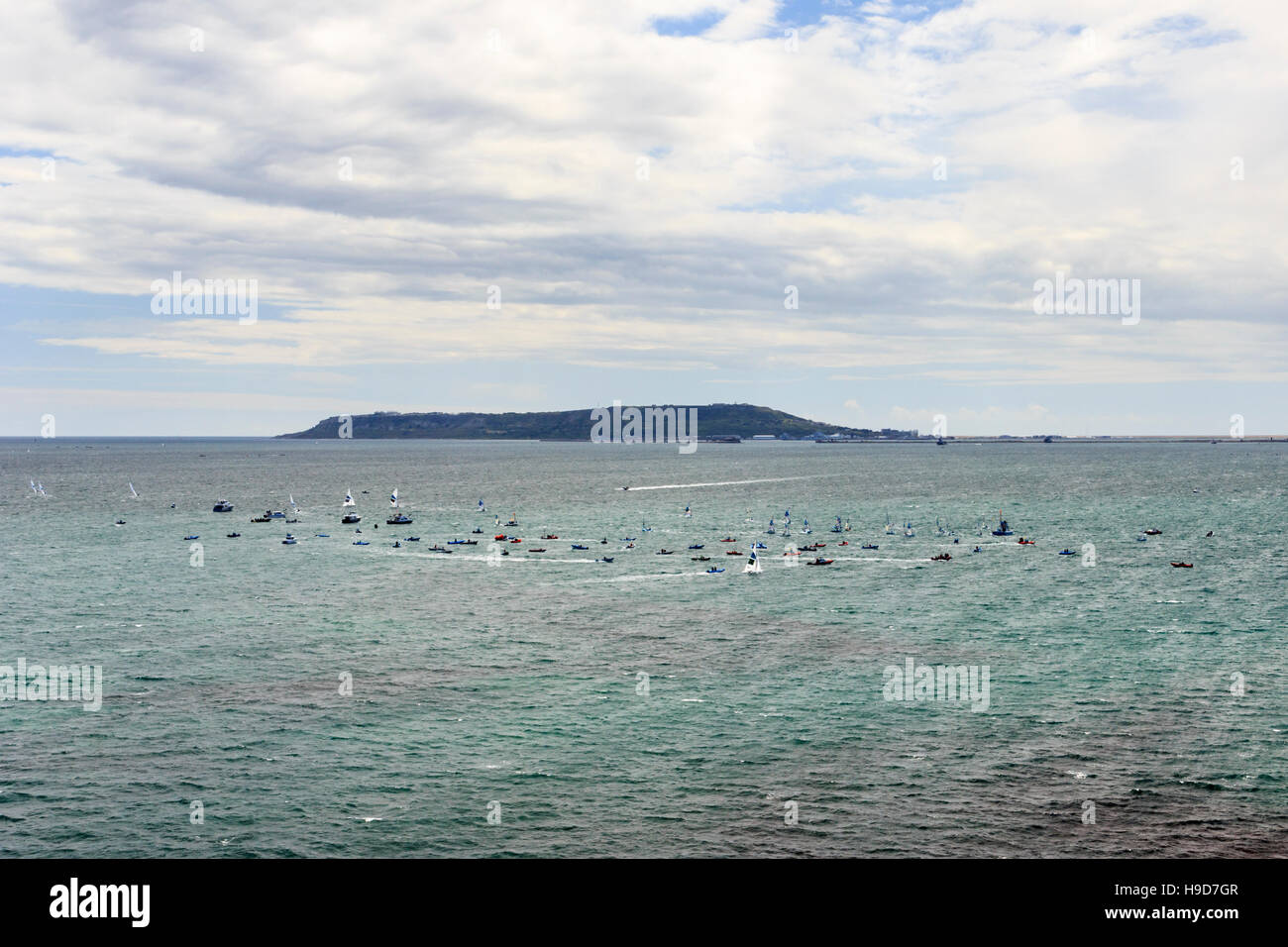 Eine Ansicht von Portland Bill von der South West Coast Path, Dorset, England, 2012 Olympic yachting Veranstaltung in Weymouth Bay Stockfoto