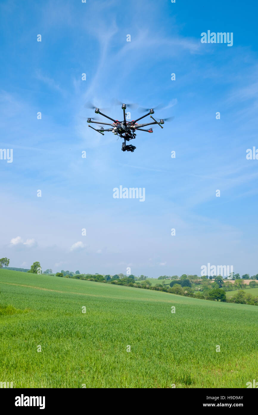 DJI-S1000 professionelle Drohne für Feldzuordnung Stockfoto