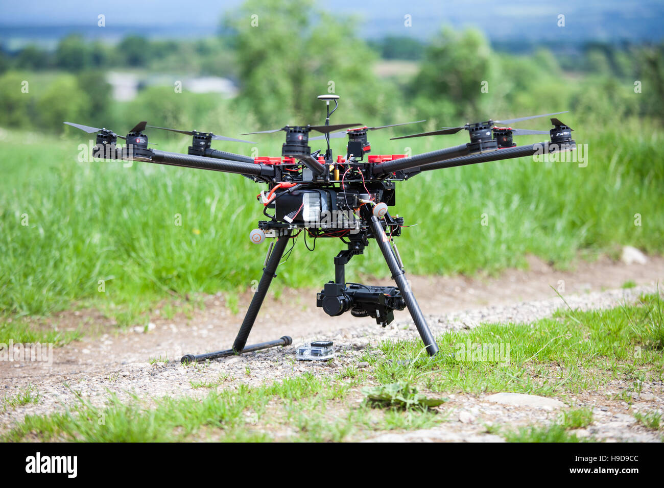 DJI S1000 Oktokopter UAV Drohne auf dem Boden Stockfoto