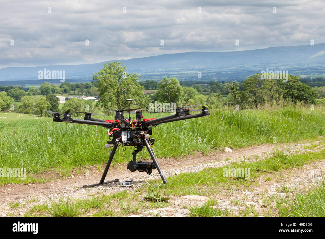 DJI-S1000 professionelle Drohne für Feldzuordnung Stockfoto
