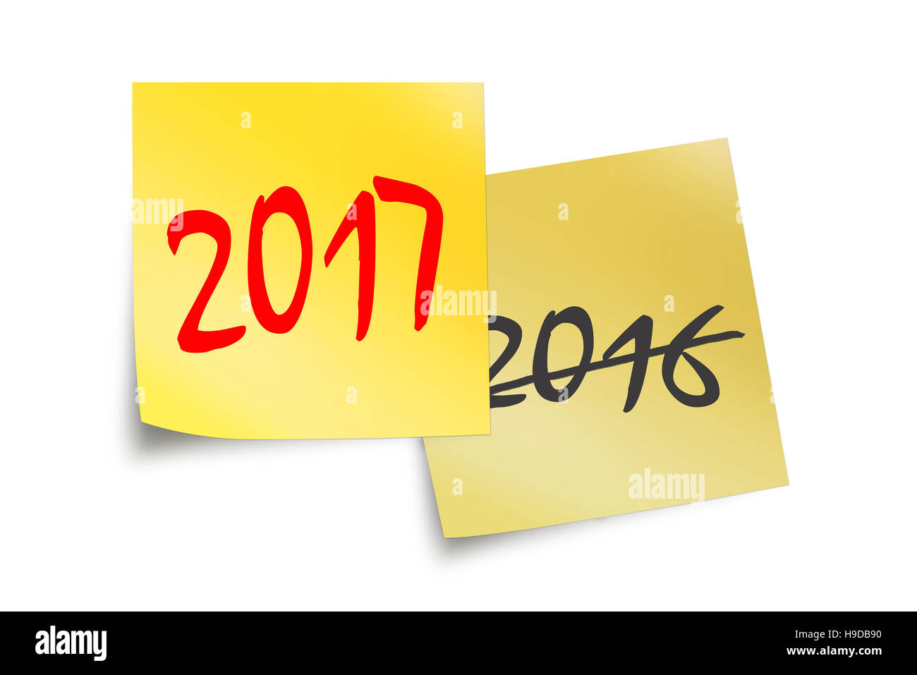 2017 und 2016 geschrieben am gelben Haftnotizen, isoliert auf weiss Stockfoto