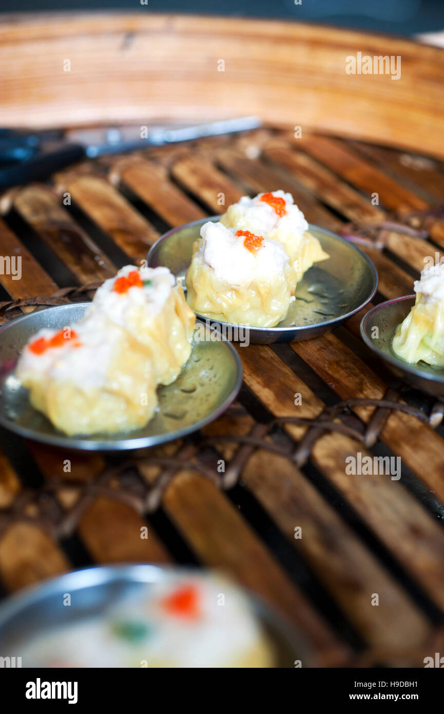 Schweinefleisch und Garnelen Knödel serviert bei Aik Hacke, ein Dim Sum Restaurant mit kantonesischer Einwanderer in den 1960er Jahren, Penang gegründet. Stockfoto