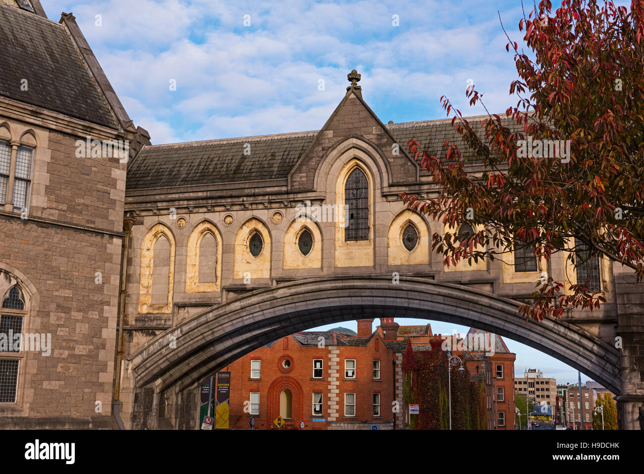 Christ Kirche-Kathedrale bedeckt Brücke Dublin Irland Stockfoto