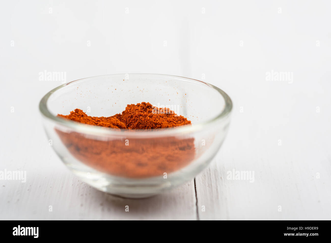 Rote Paprika In Glasschale Stockfoto