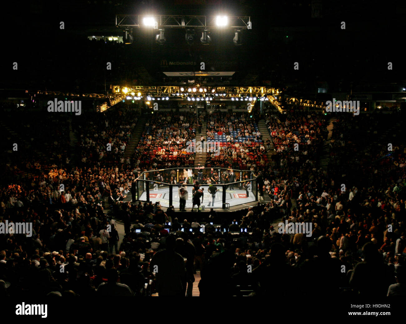 Der Octagon Ring während der Ultimate Fighting Meisterschaft UFC 65 in der Arco Arena in Sacramento, Kalifornien, am 18. November 2006. Bildnachweis: Francis Specker Stockfoto
