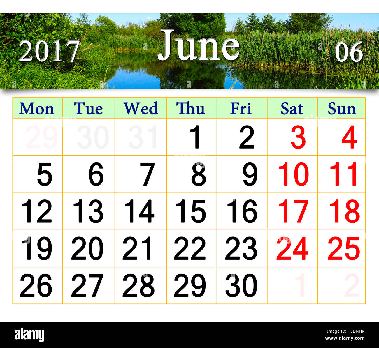 Kalender für Juni 2017 auf dem Hintergrund des Sees. Kalender für das Drucken und verwenden im Büroalltag. Stockfoto