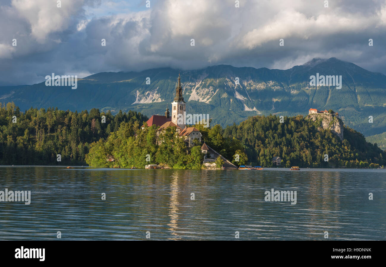 Bled See, Slowenien, mit der Annahme von Mary Church auf der Insel Stockfoto