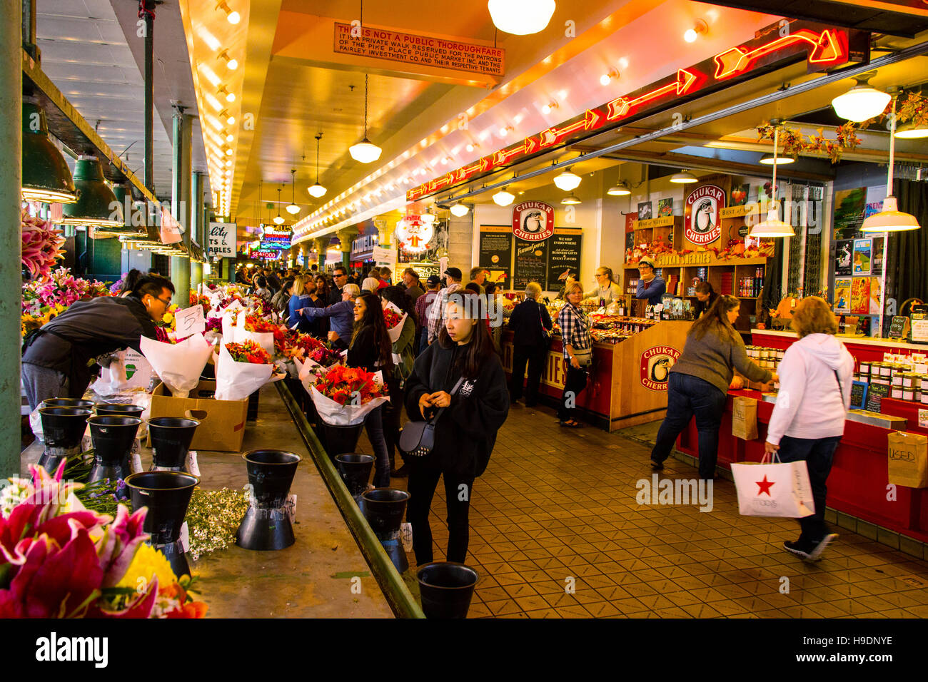 Blumen zum Verkauf am Pike Place Market in Seattle, Washington, USA Stockfoto