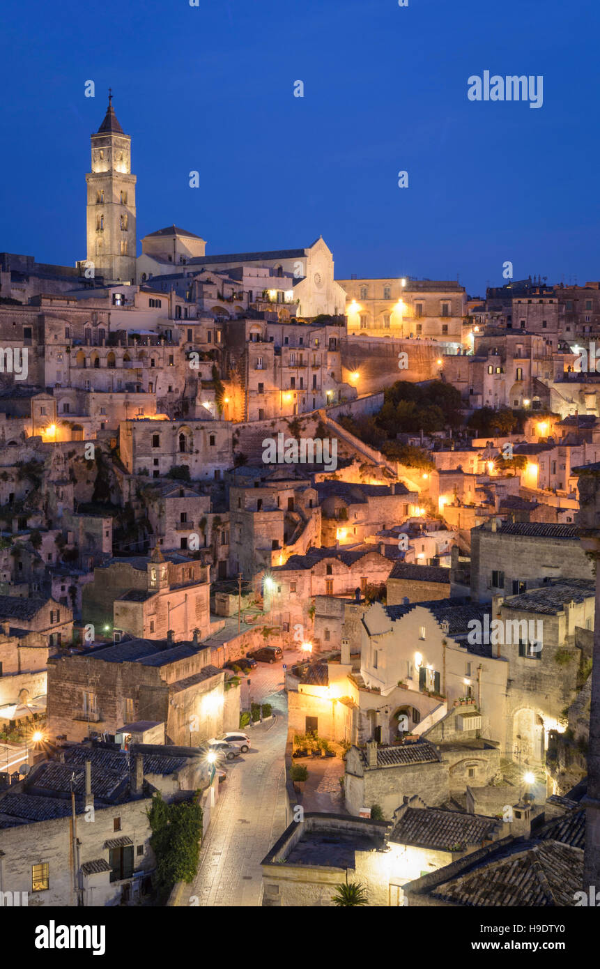Matera, high-Definition-Ansicht des Sasso Barisano in der Dämmerung Stockfoto