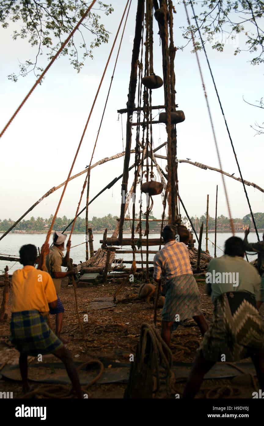 Chinesische Fischernetze in Fort Cochin, Kerala. Stockfoto