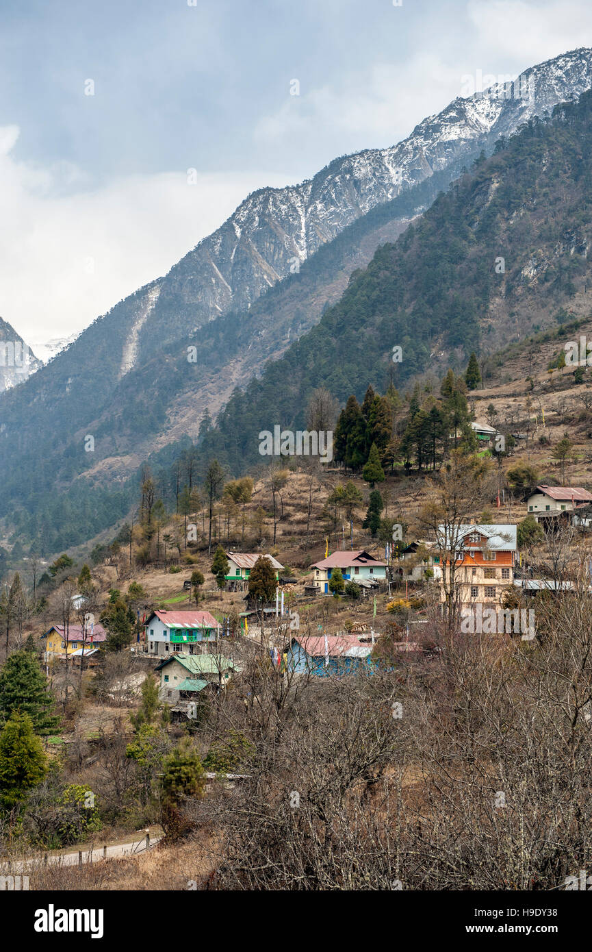 Blick über Lachung Dorf in Nord-Sikkim, Indien. Stockfoto