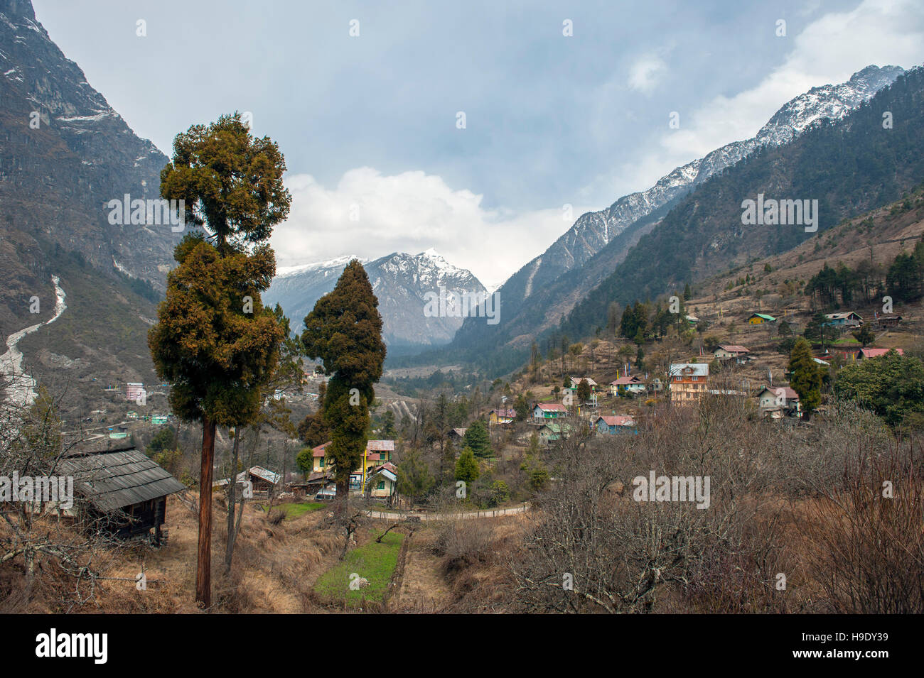 Blick über Lachung Dorf in Nord-Sikkim, Indien. Stockfoto