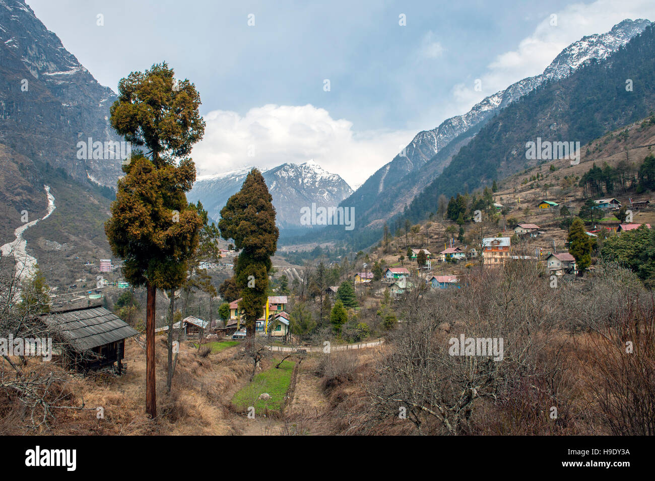 Blick über Lachung Dorf in Nord-Sikkim, Indien. Stockfoto