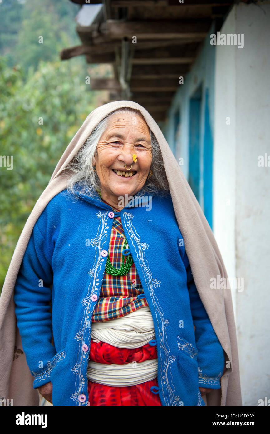 Eine ältere Lapcha Frau aus dem Dorf Radhu Kandu in Sikkim, Indien Stockfoto