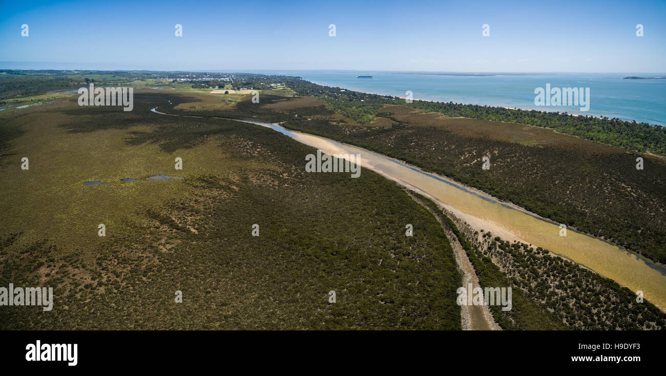 Aerial Panorama von Mangroven und Landschaft Küste bei Rhyll. Phillip Island, Victoria, Australien Stockfoto