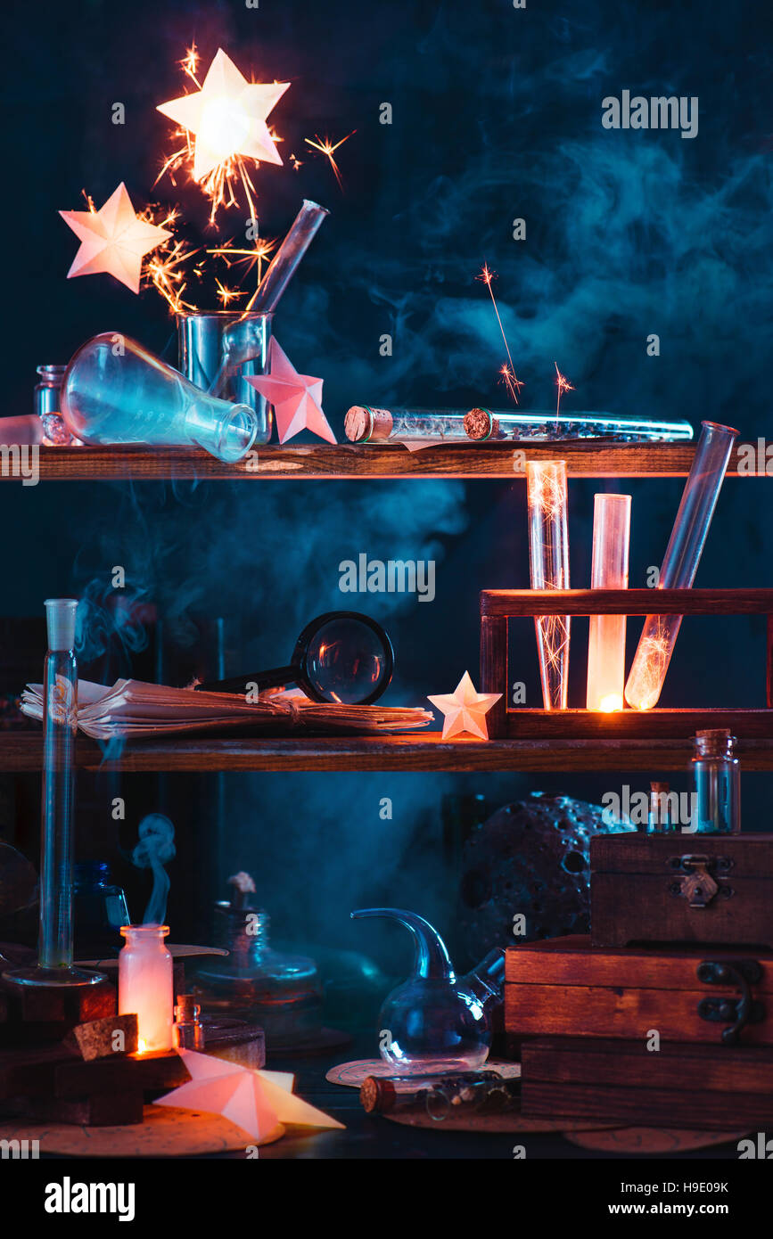 Leuchten auf Ihre eigenen Stars: chemisches Experiment mit Fusion Stockfoto
