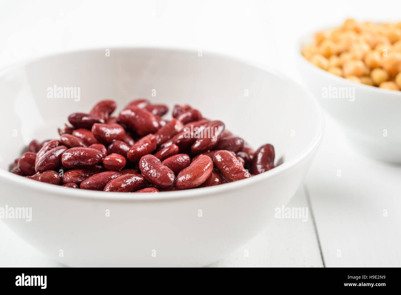 Rote Kidney-Bohnen und Kichererbsen aus der Dose Stockfoto