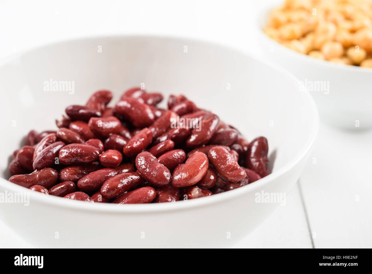 Rote Kidney-Bohnen und Kichererbsen aus der Dose Stockfoto