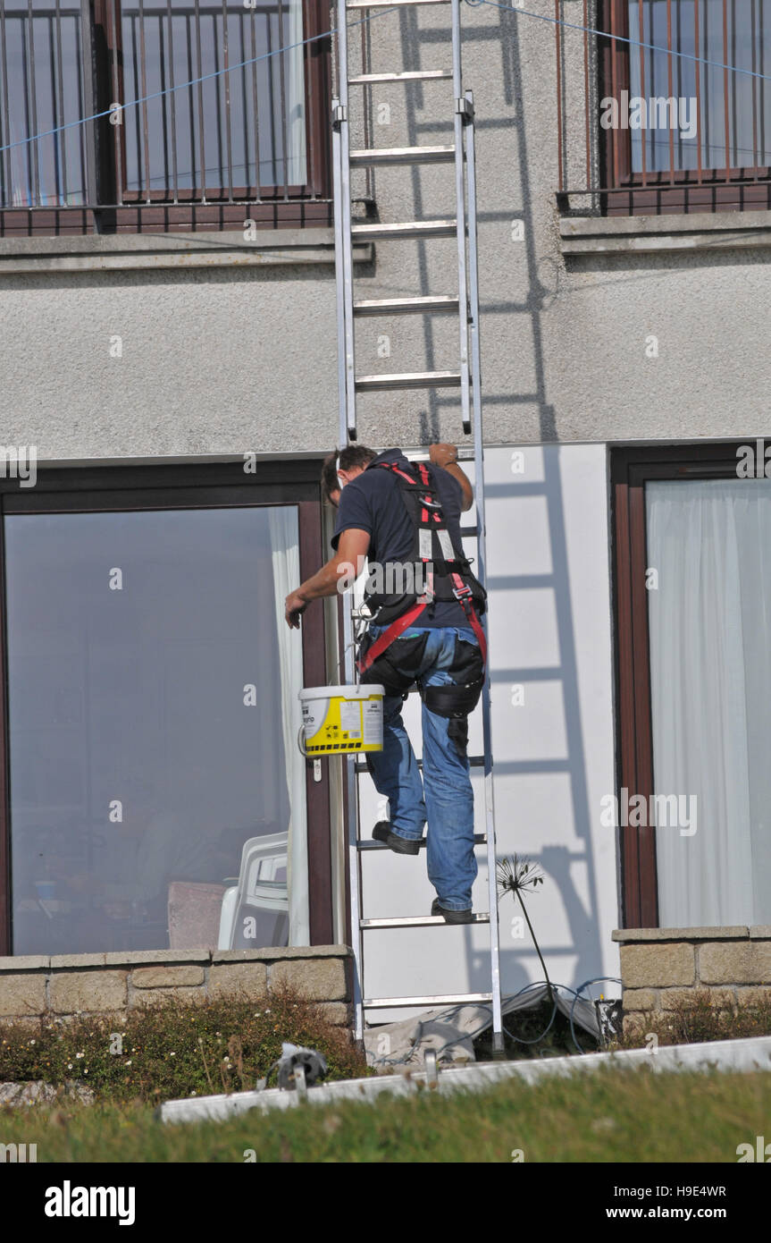 Reparaturen an einem Wohnblock. Stockfoto