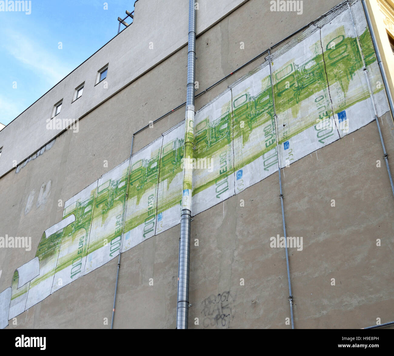 Graffiti von italienischen Künstler Blu an einem Gebäude im Bezirk Berlin-Kreuzberg. Stockfoto