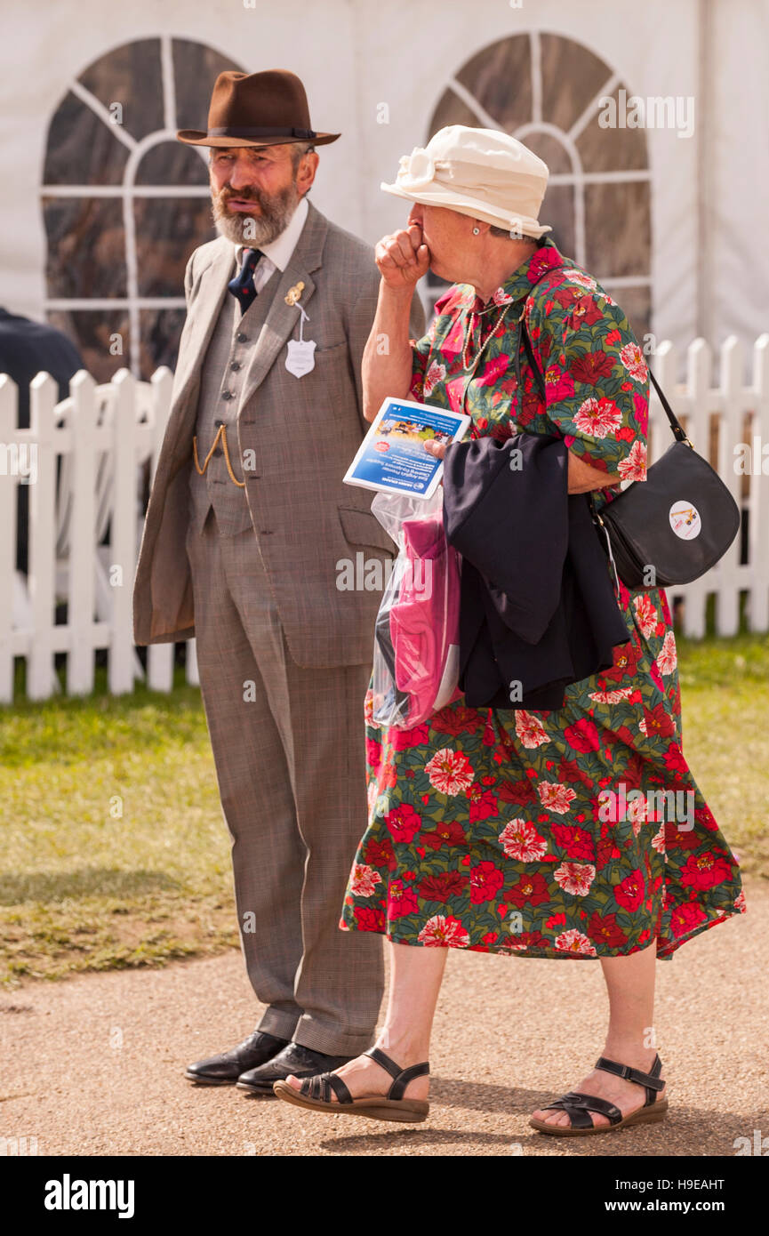 Ein Mann und eine Frau verkleidet auf der Royal Norfolk Show im Showground, Norwich, Norfolk, England, Großbritannien, Uk Stockfoto