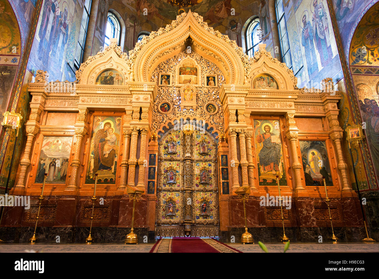 Innenraum der Kirche des Erlösers auf Auferstehungskirche, erbaut an der Stelle, wo Alexander II tödlich verwundet wurde. Stockfoto