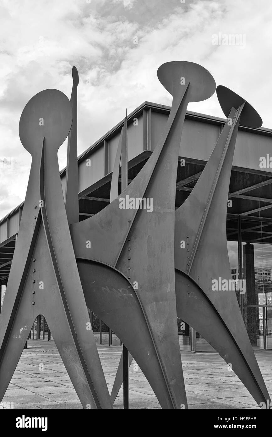BERLIN, Deutschland - Juli 2015: Außenansicht der neuen Nationalgalerie Art Gallery ist ein Meisterwerk der modernen Architektur von Mies Van Der Stockfoto
