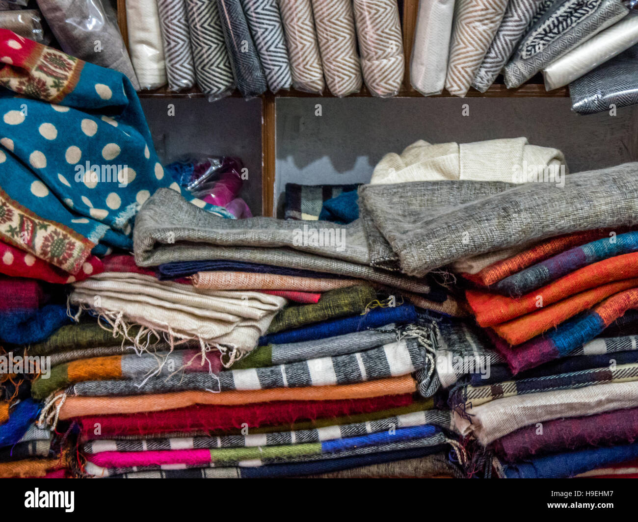 Bunte Yak Wollschals in Kathmandu, Nepal Stockfoto