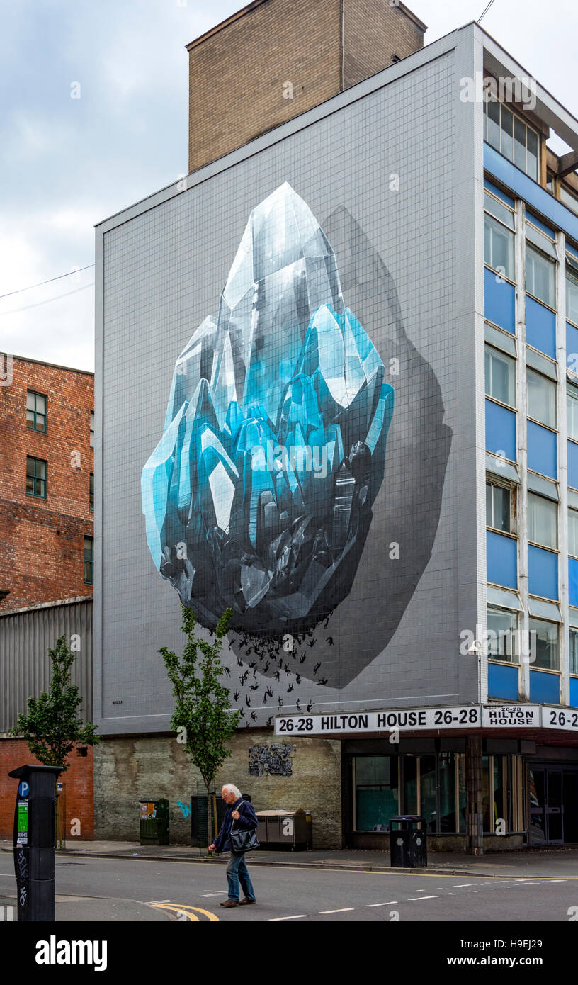Wandbild "Unmenschliche Hemmnisse" nie Crew, Tarif Street, Northern Quarter, Manchester, UK Stockfoto