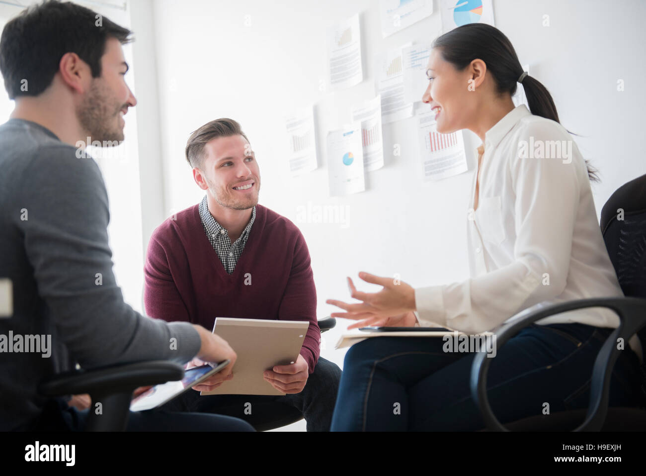 Geschäftsleute treffen im Büro Stockfoto