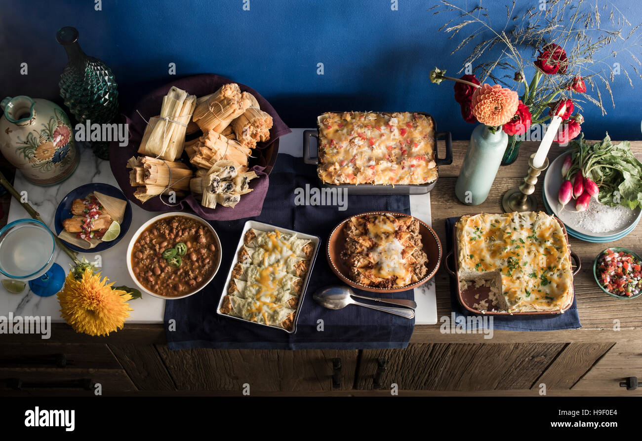 Essen am Buffet-Tisch Stockfoto