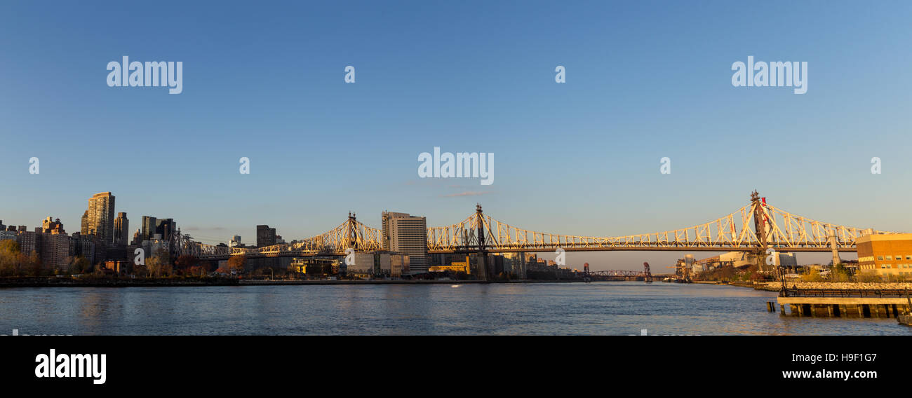 Panoramablick auf die Queensboro Bridge über den East River in New York City Stockfoto
