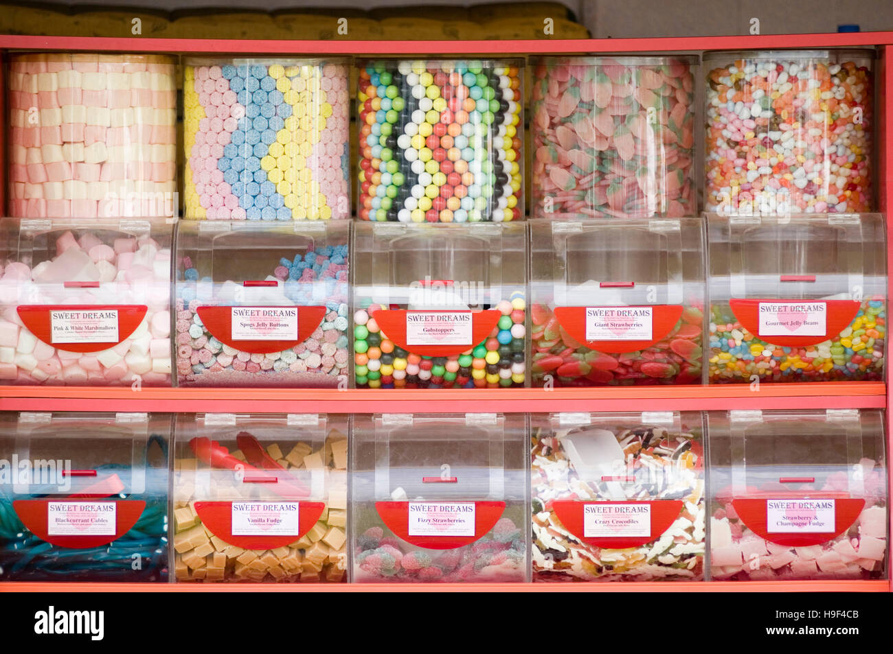 Süßigkeiten süßen süßen zuckerhaltigen Zucker Steuer Steuern Diabetes Diabetiker Zahn Verfall Zähne Zahngesundheit Zahnarzt Zahnärzte Penny hohe Ernährung Stockfoto