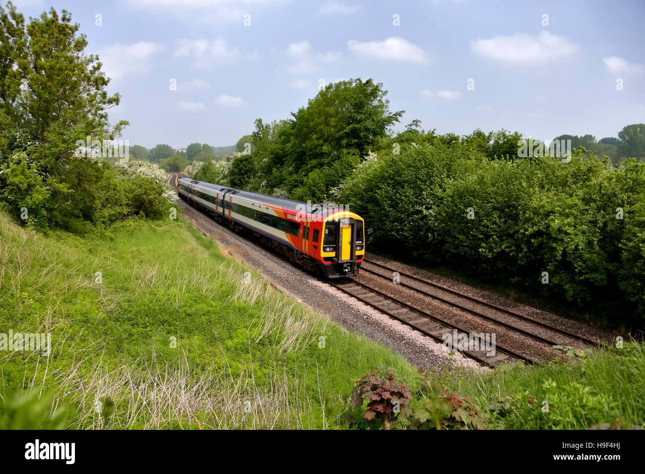 British Rail Class 159 DMU Zug in South West Trains Lackierung geht Sherrington in Wiltshire, geht es in Richtung Warminster, UK. Stockfoto