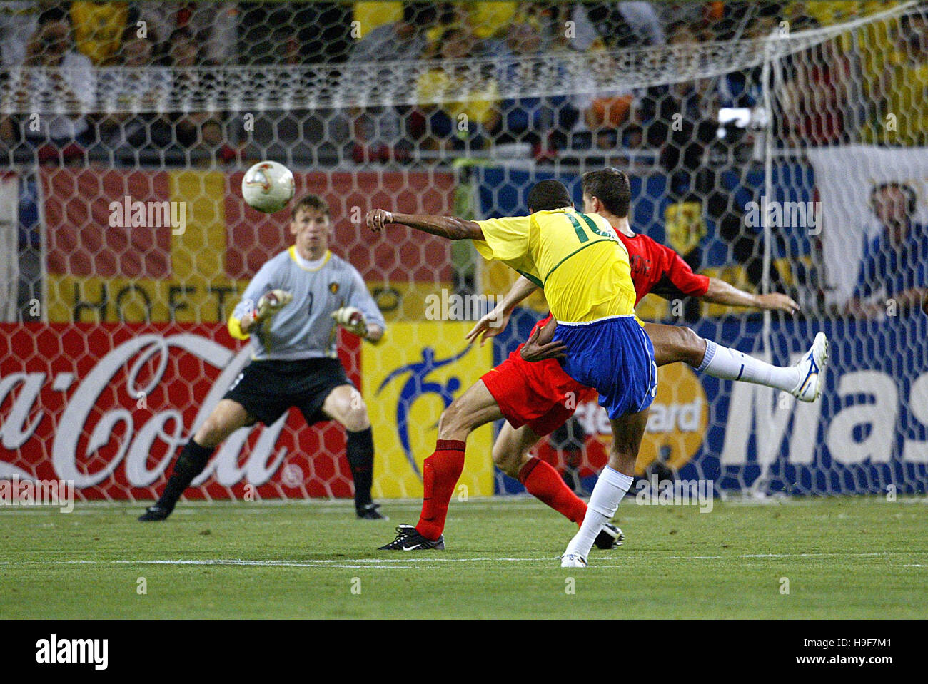 RIVALDO Partituren Brasilien Ziel Brasilien V Belgien WING STADIUM KOBE JAPAN 17. Juni 2002 Stockfoto