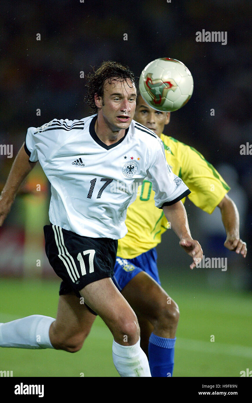MARCO BODE & RIVALDO Deutschland V Brasilien internationales Stadion YOKOHAMA JAPAN 30. Juni 2002 Stockfoto