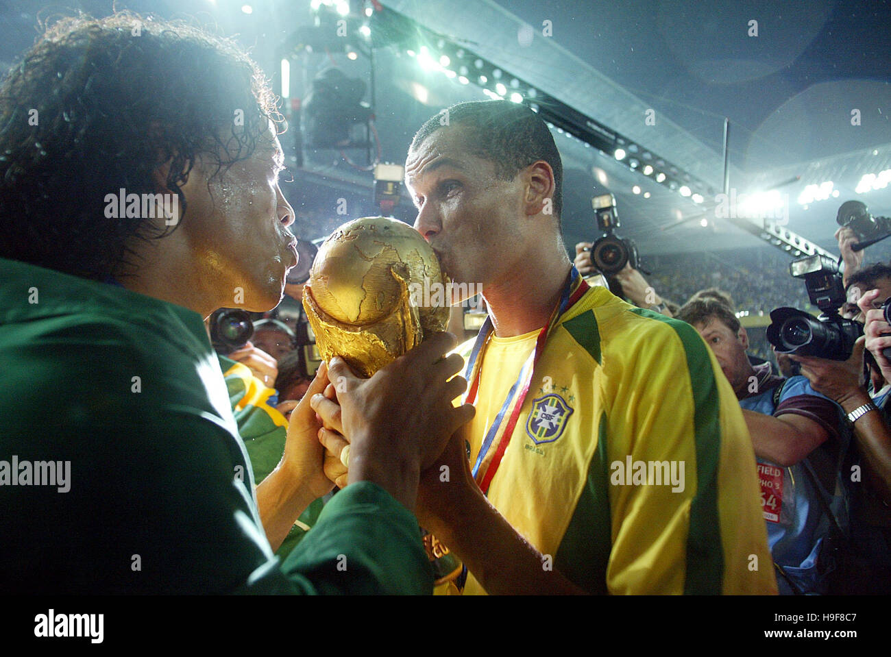 RIVALDO & RONALDINHO Deutschland V Brasilien internationales Stadion YOKOHAMA JAPAN 30. Juni 2002 Stockfoto