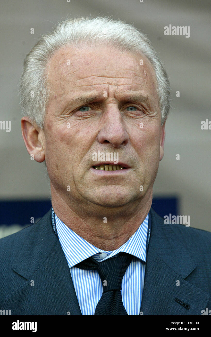 GIOVANNI TRAPATTONI italienischer FUßBALLTRAINER IBARAKI KASHIMA Stadion IBARAKI JAPAN 8. Juni 2002 Stockfoto