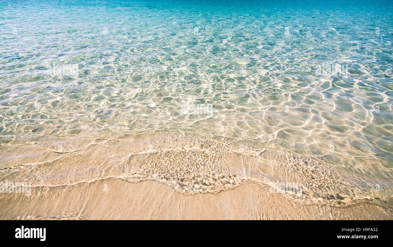 Transparente Meer und kristallklare Wasser der Insel Sardinien, Italien. Stockfoto