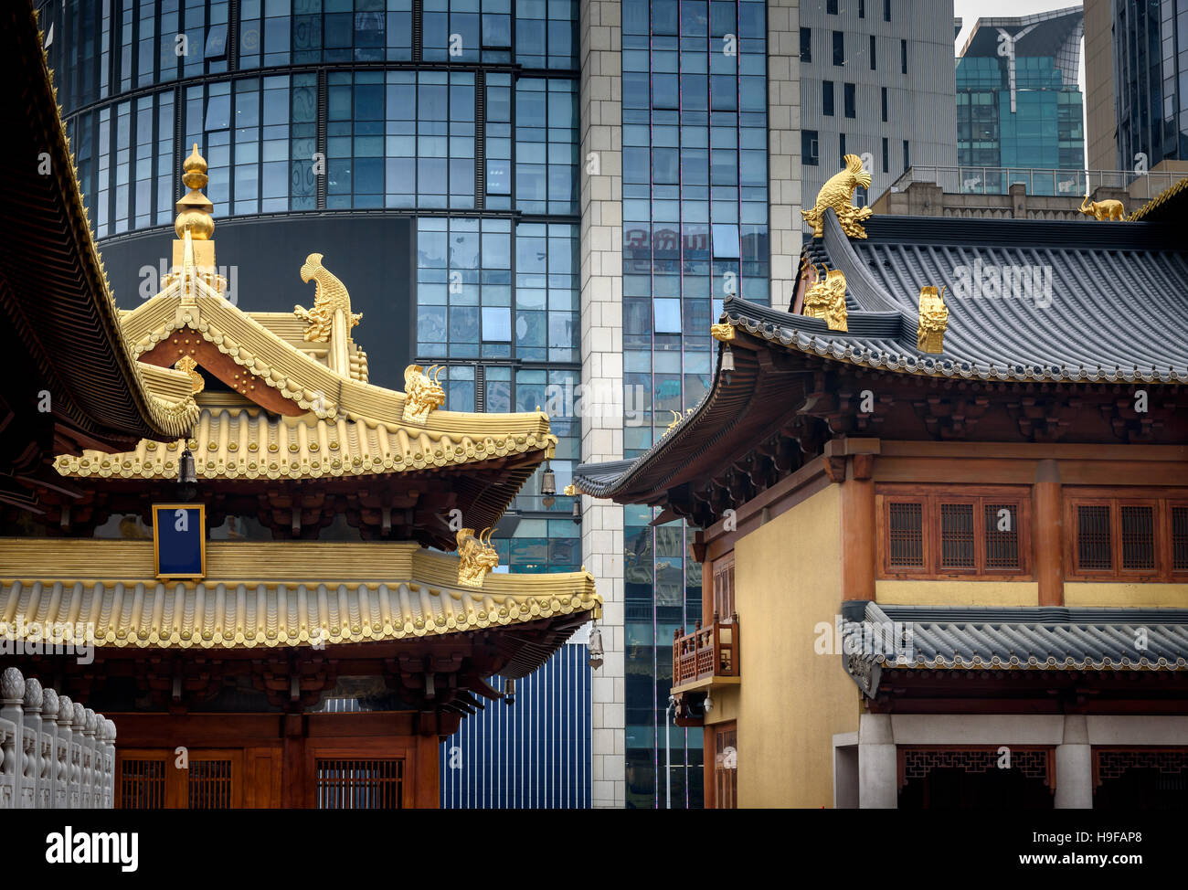 Die traditionelle chinesische Architektur eines Tempels in Shanghai, China. Stockfoto